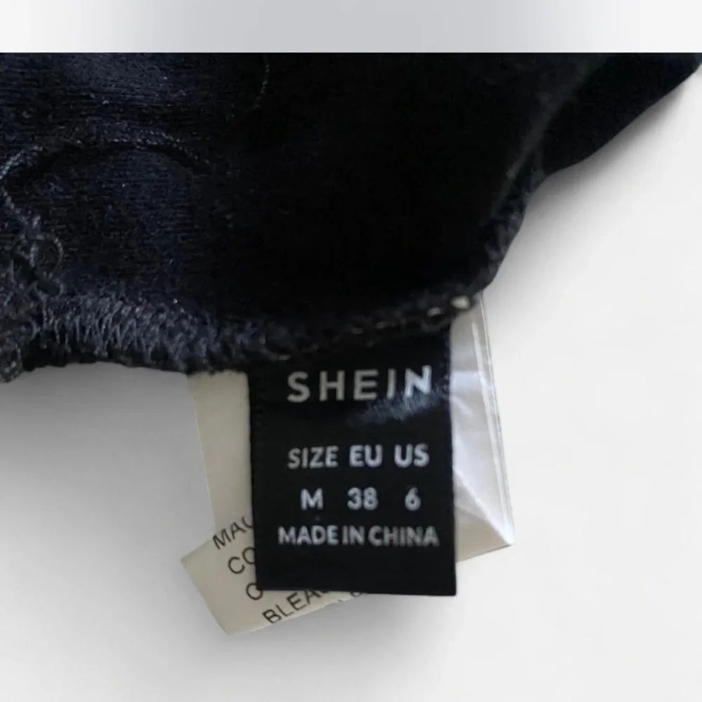 SHEIN Elegant Black Garment - Picture 3 of 3